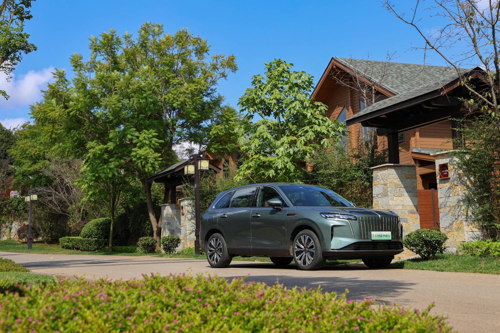 红旗HS6 PHEV重塑出行新体验瓦力游戏试玩宽奢空间智慧座舱交融(图3)